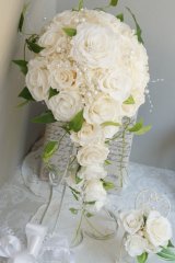キャスケードブーケ　スワロ　オフホワイト＆アイボリー　幅（花のみ）22cm