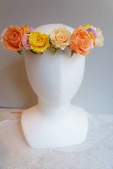 花冠　１連　ランダムな大きさ　３－６cm薔薇　アジサイ、パール、リボン　