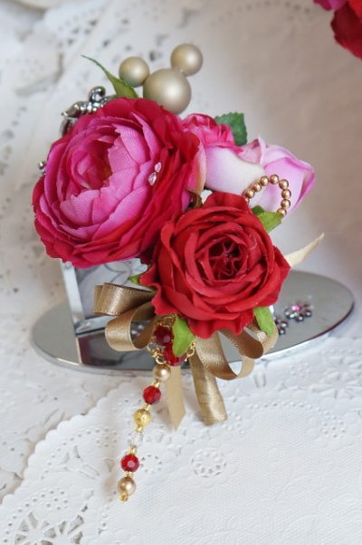 画像3: ミニーボールブーケスワロ　横幅約27cm　濃いピンク~赤　アーティフィシャルフラワー　リストレットプレゼント付き　色違い可II