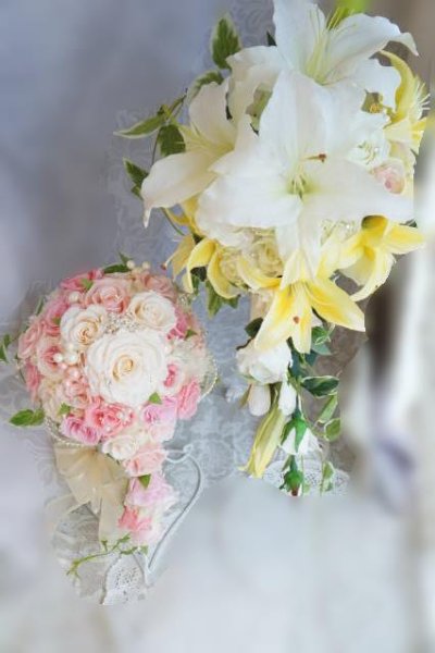 画像4: キャスケードブーケ　アーティフィシャルフラワー　カサブランカ７輪　スワロ　幅（花のみ）28-30cm　　色違い可