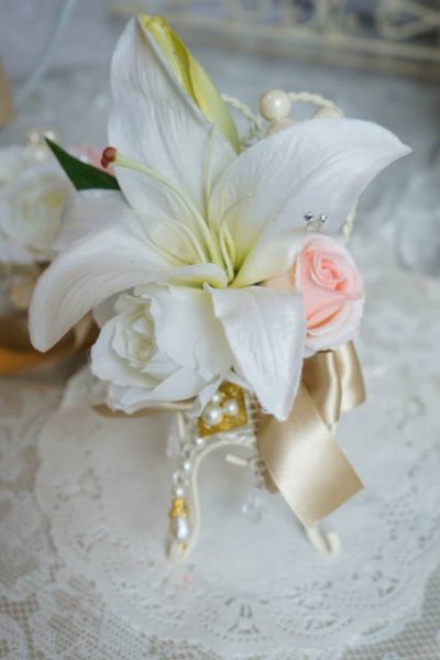 画像6: キャスケードブーケ　アーティフィシャルフラワー　カサブランカ７輪　スワロ　幅（花のみ）28-30cm　　色違い可