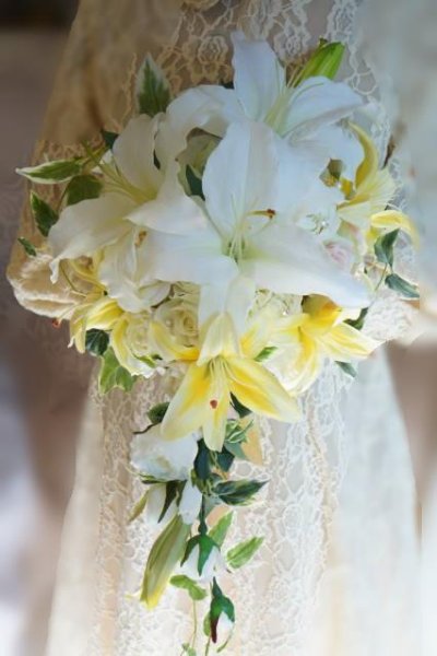 画像5: キャスケードブーケ　アーティフィシャルフラワー　カサブランカ７輪　スワロ　幅（花のみ）28-30cm　　色違い可