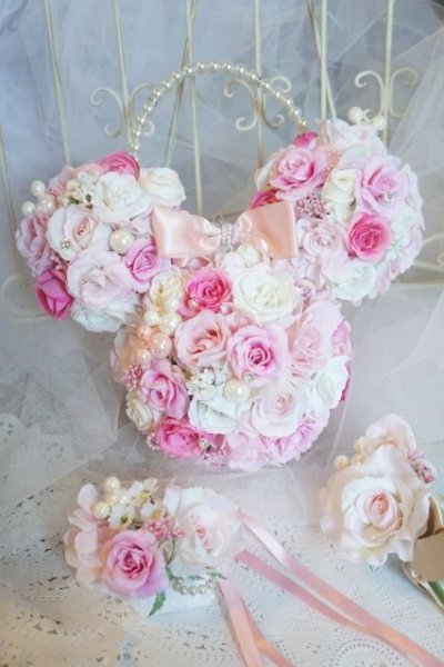 画像10: ミニーバックブーケ半球タイプ　ケスワロ　横幅約27cm　ホワイト＆ピンク　アーティフィシャルフラワー　リストレットプレゼント付き　色違い可