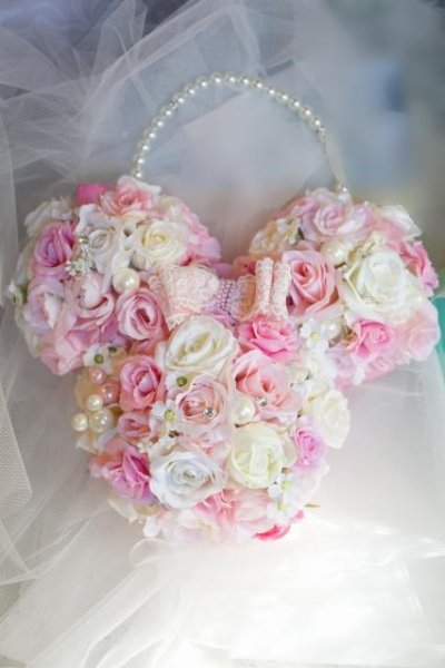 画像12: ミニーバックブーケ半球タイプ　ケスワロ　横幅約27cm　ホワイト＆ピンク　アーティフィシャルフラワー　リストレットプレゼント付き　色違い可