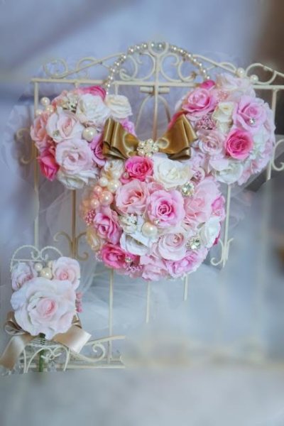 画像11: ミニーバックブーケ半球タイプ　ケスワロ　横幅約27cm　ホワイト＆ピンク　アーティフィシャルフラワー　リストレットプレゼント付き　色違い可