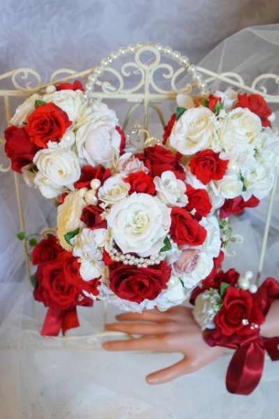 画像4: ミニーボールブーケスワロ　横幅約27cm　ホワイト&レッド　アーティフィシャルフラワー　リストレットプレゼント付き　色違い可II