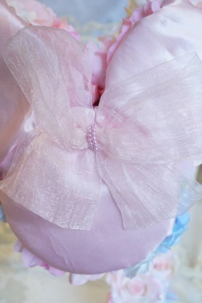 画像3: ミニーバックブーケ半球タイプ　ケスワロ　横幅約27cm　ホワイト＆ピンク　アーティフィシャルフラワー　リストレットプレゼント付き　色違い可