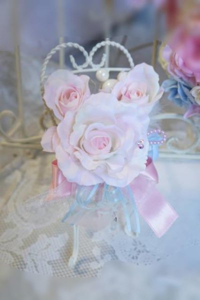 画像5: ミニーバックブーケ半球タイプ　ケスワロ　横幅約27cm　ホワイト＆ピンク　アーティフィシャルフラワー　リストレットプレゼント付き　色違い可