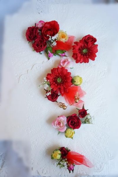 画像2: ヘッドドレス  赤のガーベラ　ミニ薔薇　アジサイ　リーフミッキーつき　小花　セットアーティフィシャルフラワー