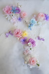 へッドドレス　ドレスに合わせて　(1)プリザーブドフラワーミニバラ、カスミソウ、アーティフィシャルフラワーの小花のセット
