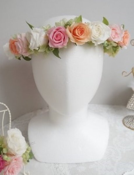 花嫁様にぜひ 人気の花冠 プリザーブドフラワーで デザインはご希望でカスタマイズできます