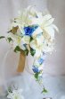 画像2: キャスケードブーケ　アーティフィシャルフラワー　ミキミニ　カサブランカ７輪　モクバラメリボン　幅（花のみ）28-30cm　　色違い可　 (2)
